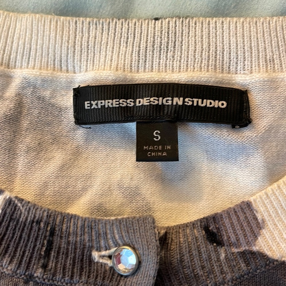 Express Design Studio sweater - Picture 4 of 10